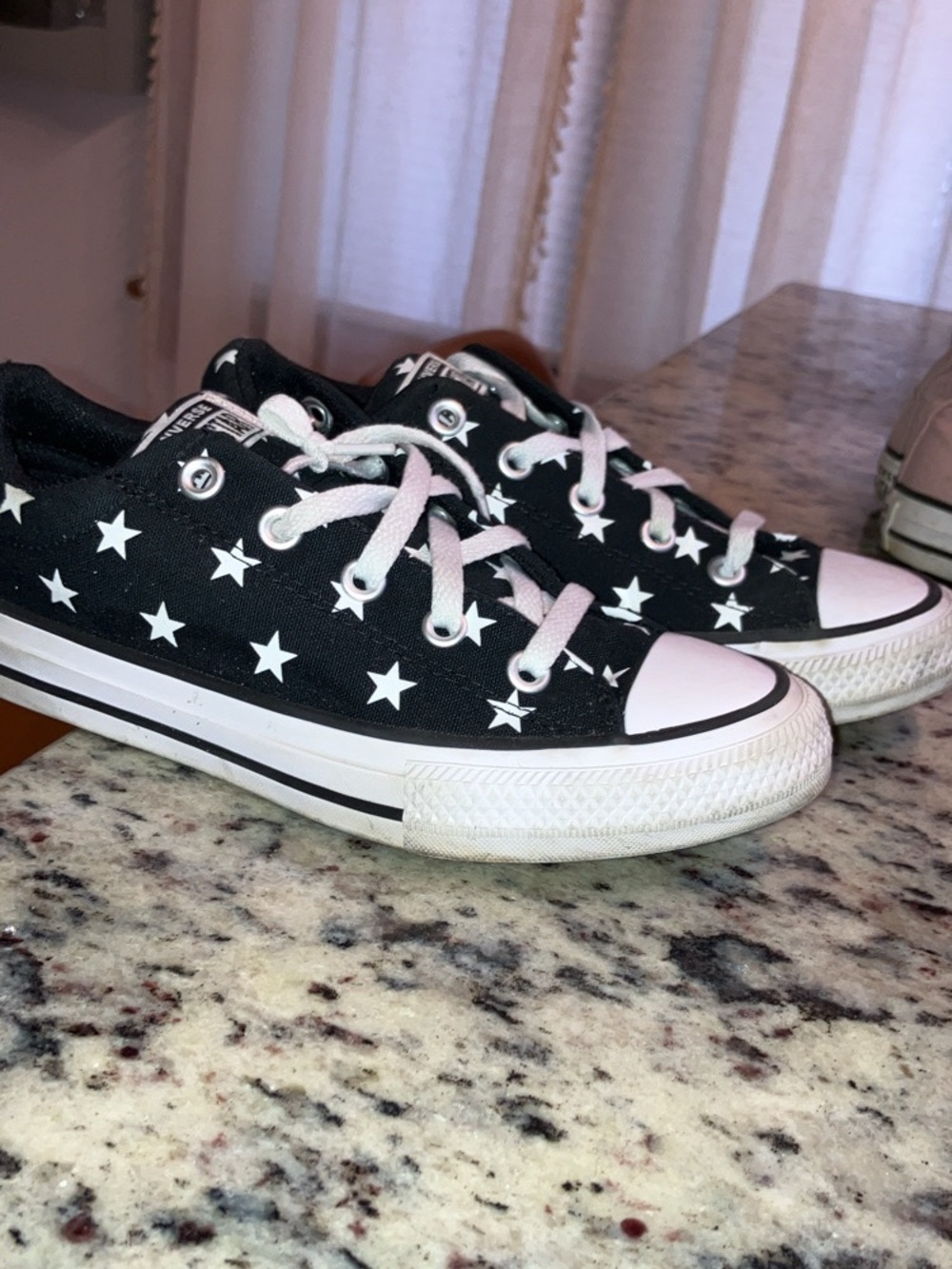 Youth big kid sz. 4 low top Converse sneakers